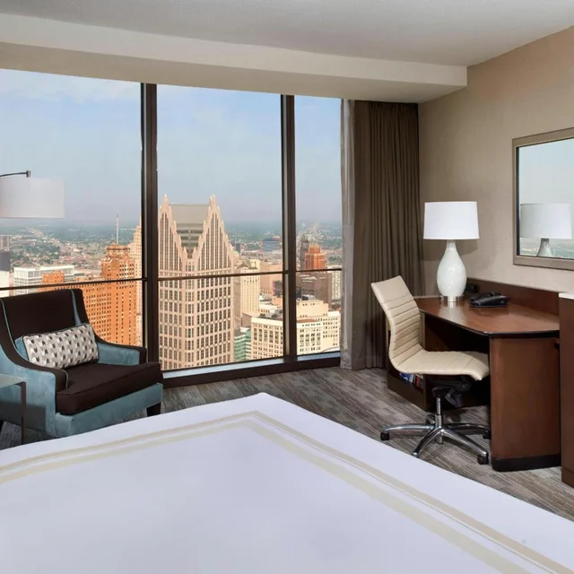 غرفة بسرير كينج بحوض استحمام لذوي الإعاقة، Marriott Detroit At the Renaissance Center 3/3