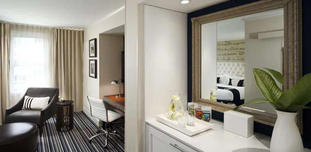 غرفة بريميوم بسرير كينج مع أريكة سرير، The Hotel George A Kimpton Hotel 5/5