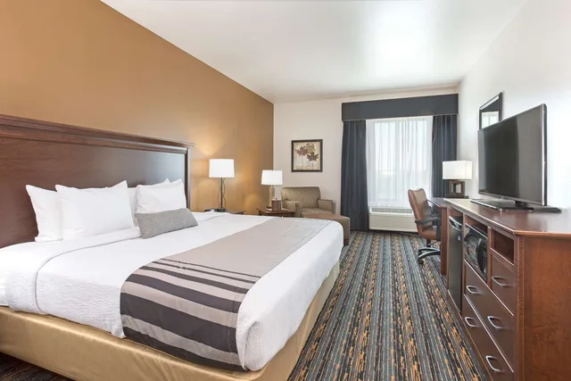 غرفة بسرير كينج، Best Western Plus Lincoln Inn & Suites 1/1
