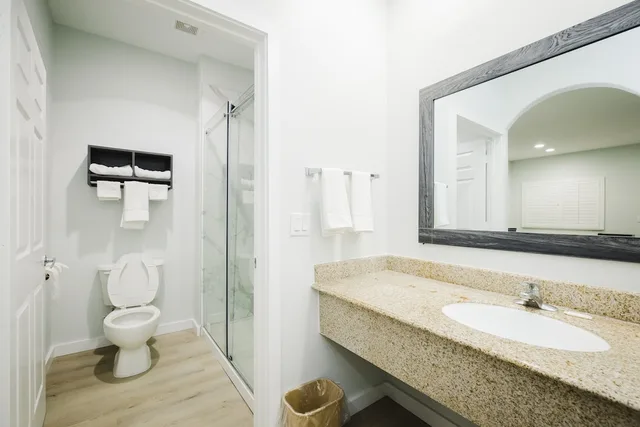 غرفة قياسية بسريرين كوين بمطبخ صغير، Sapphire Inn & Suites- Deer Park 6/7