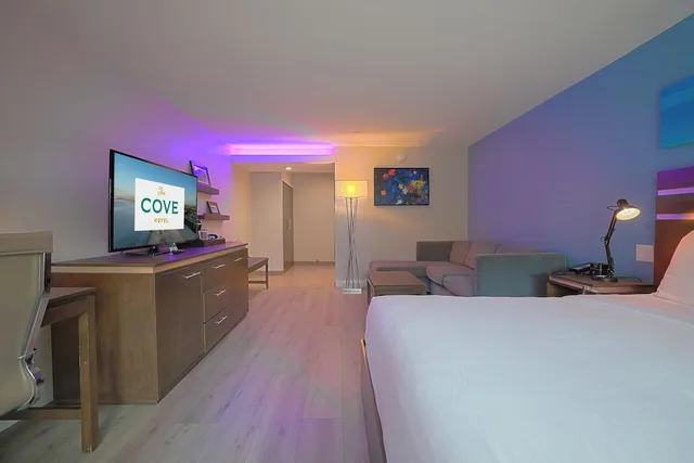 غرفة ديلوكس بسرير كينج، The Cove Hotel, Ascend Hotel Collection 2/4