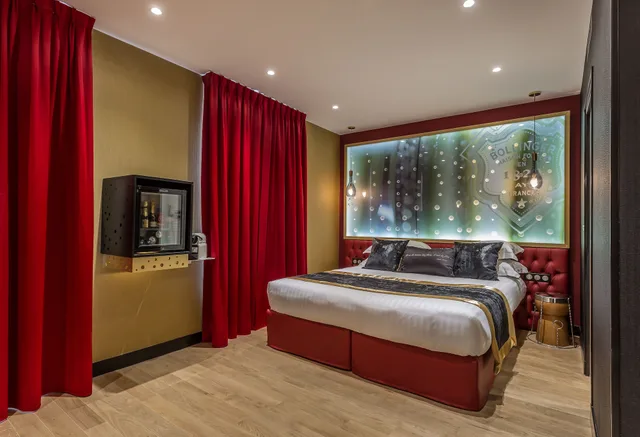 جناح، Les Bulles de Paris Hotel 1/4