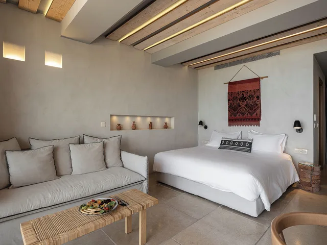 غرفة قياسية بسرير مزدوج بإطلالة على البحر بشرفة مع أريكة، The Theodore Boutique Hotel 1/3