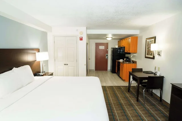 Efficiency, 2 Queen Beds, Accessible, MainStay Suites Knoxville North I-75 2/10