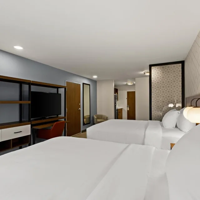 Suite, 2 Queen Beds, Bathtub, Accessible, Everhome Suites Brownsville 7/10