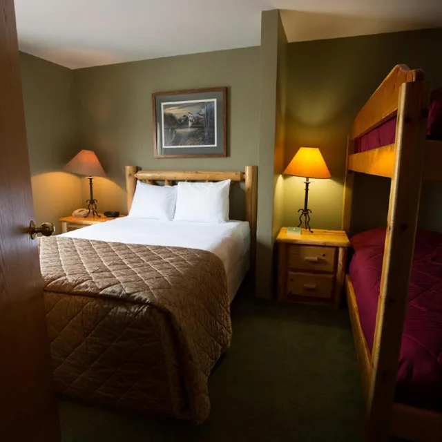 جناح جونيور، Cranberry Country Lodge 1/2