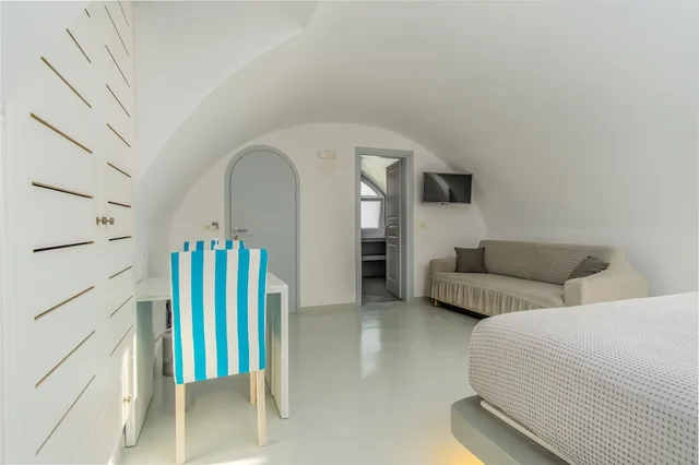 جناح سوبيريور بسرير كينج مع أريكة، Central Fira Hotel 1/2