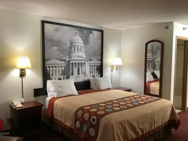 غرفة بسرير كينج، Super 8 By Wyndham Riverside/Kansas City 2/3