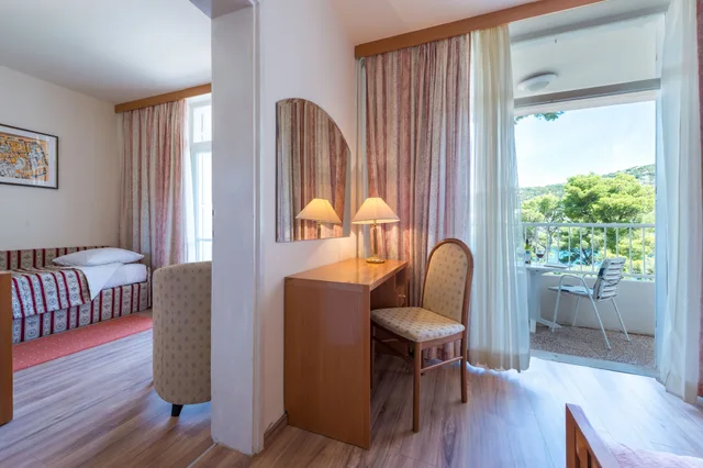 غرفة قياسية ثلاثية بسرير مزدوج وسرير فردي بإطلالة على البحر، Splendid Hotel Dubrovnik 6/8