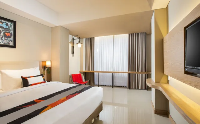 Star, Single, Queen Bed، Yellow Star Ambarukmo Hotel 2/10