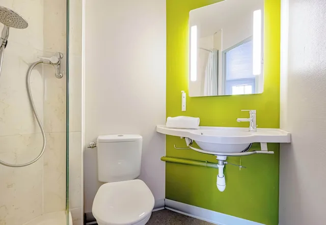 Twin Room, B&B Hotel Brignoles 6/6
