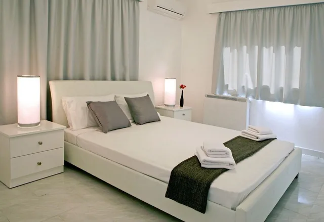 شقة بسرير مزدوج بغرفة نوم واحدة مع أريكة، Corina Suites and Apartments 1/2