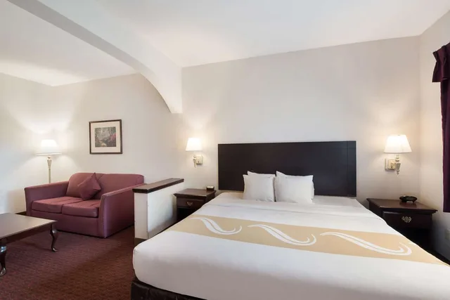 جناح بسرير كينج، Quality Inn Grand Suites Bellingham 1/4