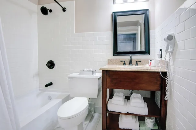 جناح بسرير كينج، Ramada By Wyndham Metairie New Orleans Airport 2/5