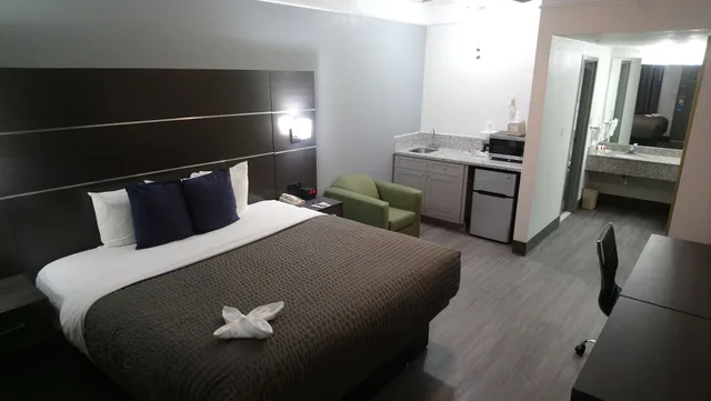 غرفة بسرير كينج، Days Inn & Suites by Wyndham NASA Space Center Houston 5/10