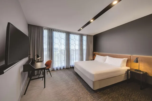 غرفة متصلة عائلية بسرير كينج وسريرين منفصلين، Vibe Hotel Canberra Airport 2/5
