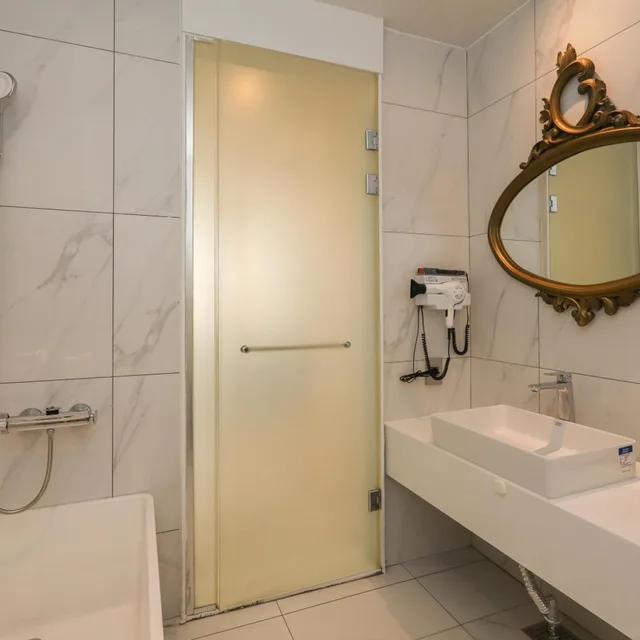 جناح ملكي، Hotel The Designers Hongdae 9/10