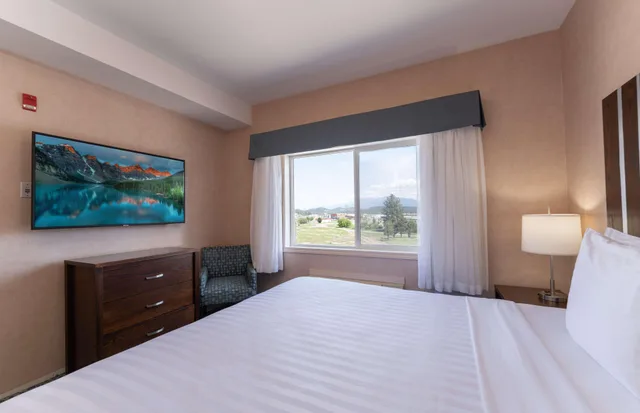 Business, Boardroom, Suite, King Bed, Sofa, Kitchenette، Prestige Cranbrook Hotel, BW Premier Collection 1/4