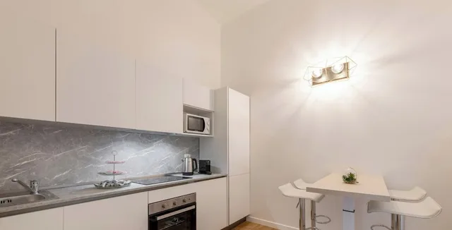جناح بسريرين كوين بشرفة مع أريكة، Milan Royal Suites Magenta Luxury Apartments 2/3