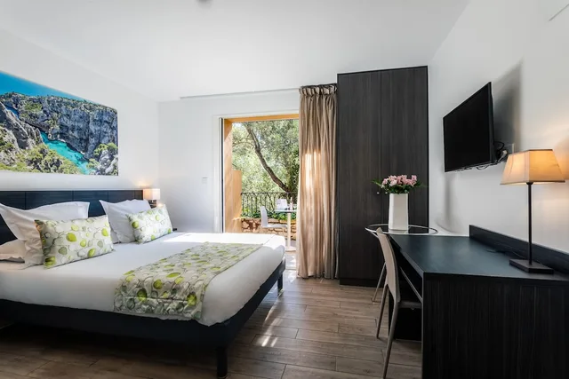Superior, Queen Bed, Country Side View, Terrace، Hôtel Corniche Du Liouquet 3/6
