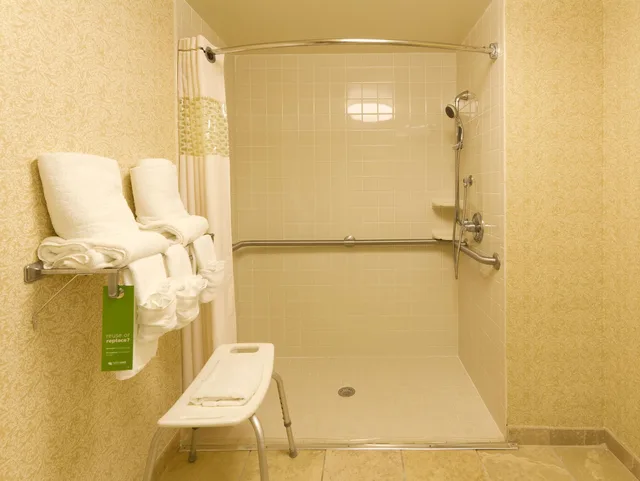 غرفة بسرير كينج بإطلالة على المدينة لذوي الإعاقة، HAMPTON INN ST. AUGUSTINE BEACH 4/4