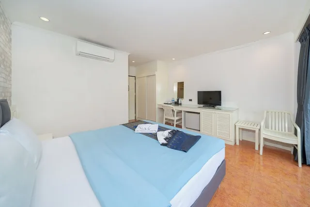 غرفة ديلوكس بسرير كينج بإطلالة على المسبح، Patong Central Residence & Apartment 2/7