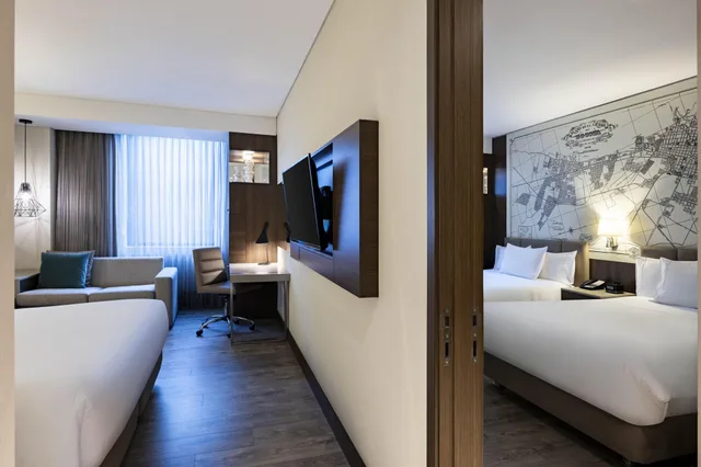 غرفة سوبيريور بسرير كينج، Courtyard By Marriott Bogota Airport 1/6