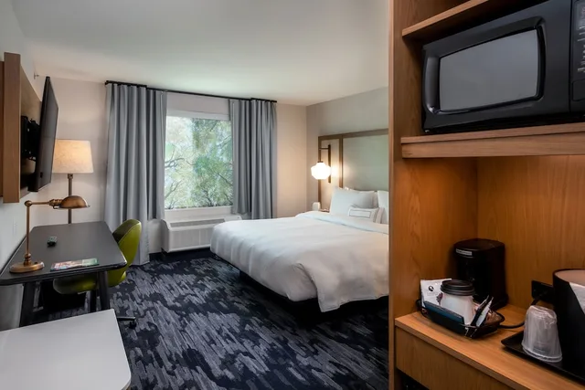 غرفة بسرير كينج لذوي الإعاقة، Fairfield Inn Suites Little Rock Airport 1/3