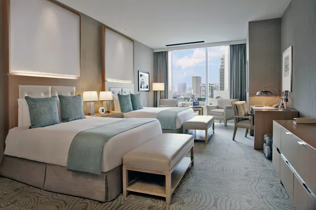 Spa Two Queen Deluxe Room، Trump International Hotel & Tower Chicago 1/6