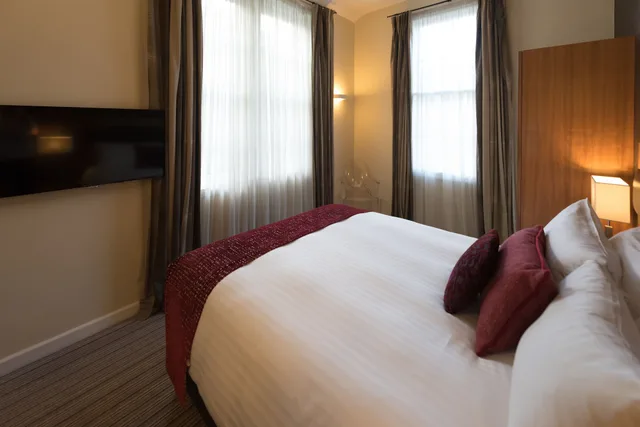 Standard, Double Bed, LEOPOLD HOTEL 4/10