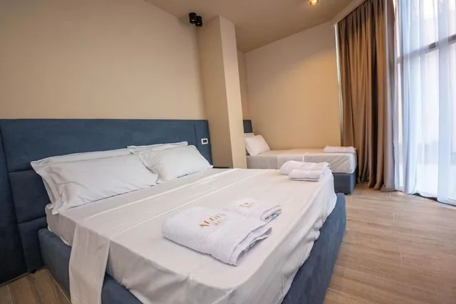 غرفة ثلاثية بثلاثة أسرّة بشرفة بإطلالة جزئية على البحر، Aldis Hotel 2/6