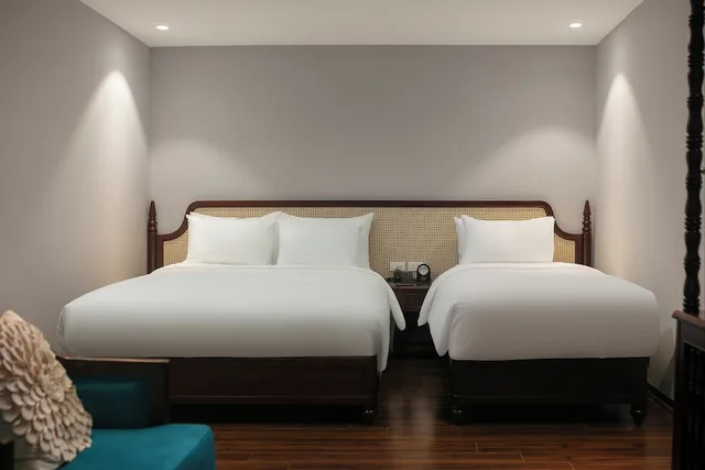 غرفة عائلية ثلاثية بسرير كوين وسرير فردي بإطلالة على المدينة، Serene Central hotel 2/3