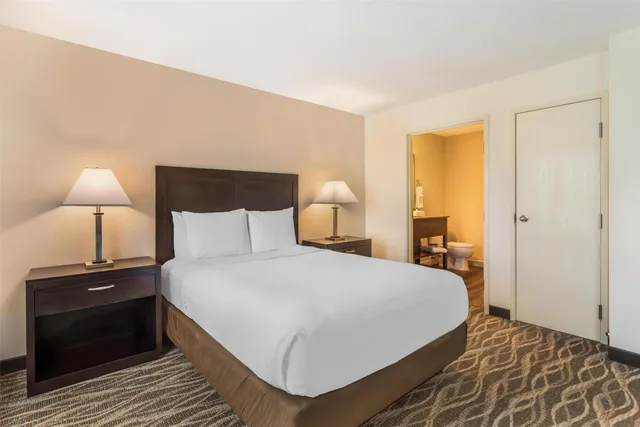 غرفة ديلوكس بسرير كوين، Best Western Plus Valdosta Hotel and Suites 2/5