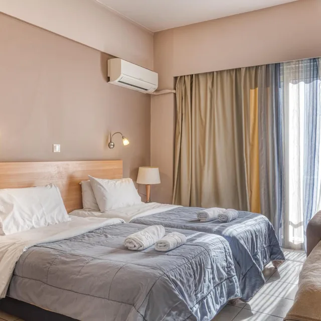 غرفة ثلاثية، Diros Hotel 1/10