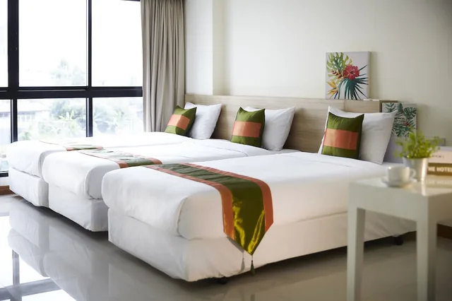 Super, Deluxe, 3 Beds, The Plimplace Hotel 2/5
