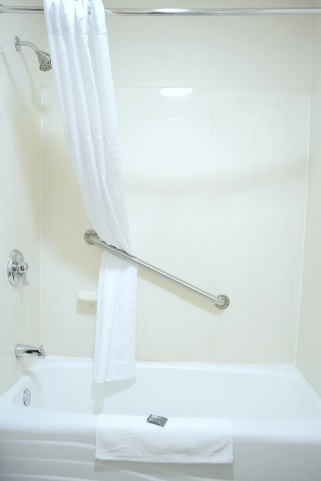 جناح بسرير كينج مع أريكة، Country Inn and Suites by Radisson, Port Clinton, OH 6/6