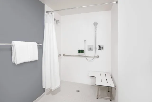 غرفة بسرير كينج مع أريكة لذوي الإعاقة، Courtyard By Marriott Augusta 9/10