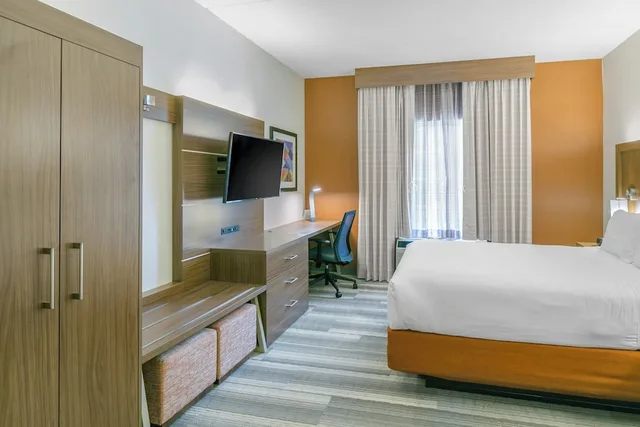 جناح بسرير كينج بحوض جاكوزي، Holiday Inn Express Hotel Stes Mt Arlington Rockaway Area 5/10
