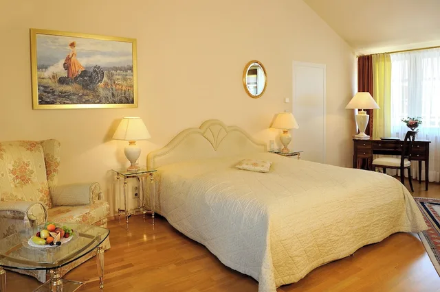 Junior Suite, Queen Bed, Country View, River View، Hotel Schloss Duernstein 2/3