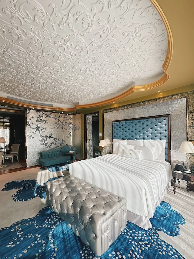 جناح جونيور بإطلالة على المدينة مع دخول صالة النادي، The Reverie Saigon Hotel 8/10