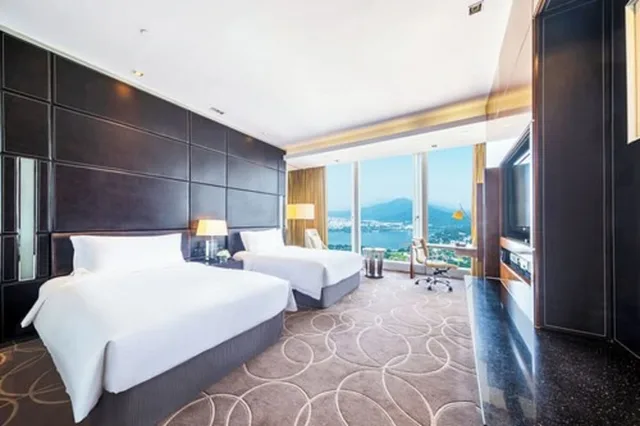 غرفة كلاسيكية بسريرين مزدوجين بإطلالة على البحيرة، Intercontinental Nanjing 1/5