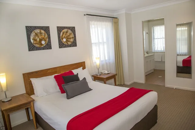 2 Bedrooms, Tree Top, 2 Queen Beds, Terrace، Mercure Lake Macquarie Raffertys Resort 1/4