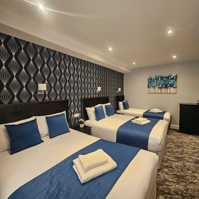 Semi Basement, Family, Single Bed, 2 Double Beds، George 3/8