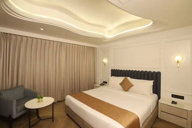 غرفة بريميوم بسرير كينج، Dragonfly Hotel 1/8