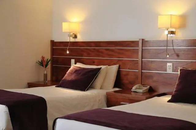 Master, 2 Queen Beds، Saint George Hotel 6/7