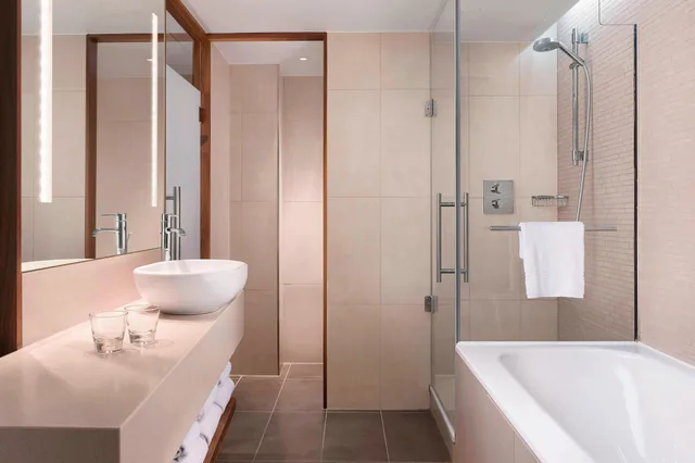 غرفة ديلوكس بسريرين منفصلين، Sheraton Grand Hotel And Spa 7/8