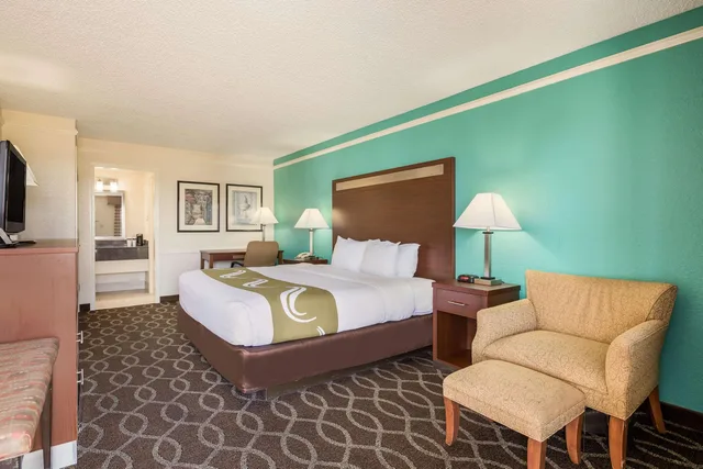 غرفة بسرير كينج للمدخنين، Quality Inn Tulsa Central 2/5