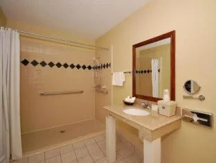غرفة بسرير كينج بمطبخ صغير، Surestay Hotel By Best Western Deer Park 5/5