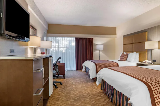 غرفة بسريرين كوين، Best Western Plus Thousand Oaks Inn 5/8