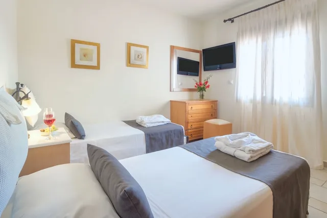 فيلا بسريرين منفصلين وسريرين مزدوجين بـ4 غرف نوم بمسبح خاص، Miramare Resort & Spa 3/7